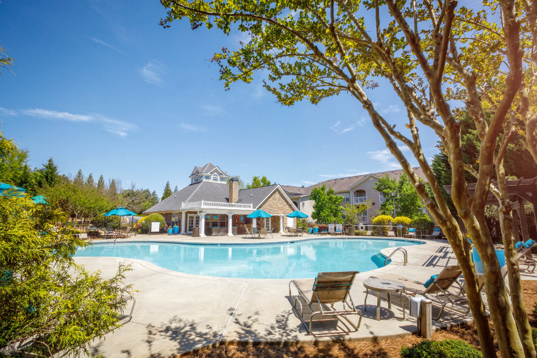 hawthorne-at-mirror-lake-apartments-in-villa-rica-ga